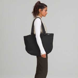 Black Lululemon Tote Bag 22L